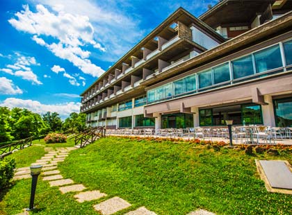 Hotelterrasse und Garten